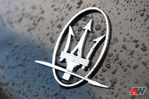 Значки Maserati в машине везде! Не волнуйся, дорогая, вряд ли кто-либо забудет, где он находится